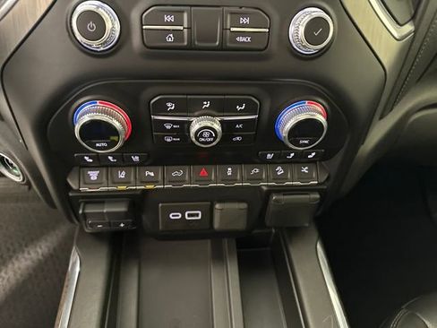Used 2023 GMC Sierra 2500 Denali w/ Denali Black Diamond Edition image 23