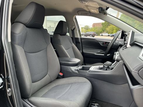 Used 2025 Toyota RAV4 LE AWD/4WD image 24