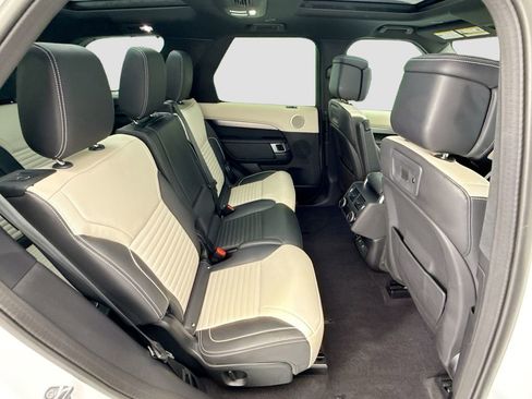 Used 2024 Land Rover Discovery Dynamic SE AWD/4WD image 21