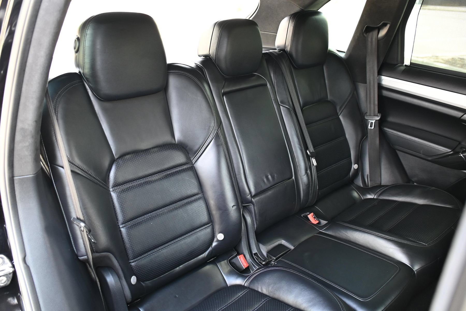 Used 2015 Porsche Cayenne Turbo AWD/4WD image 13