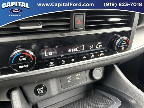 Used 2025 Nissan Rogue SV FWD image 29