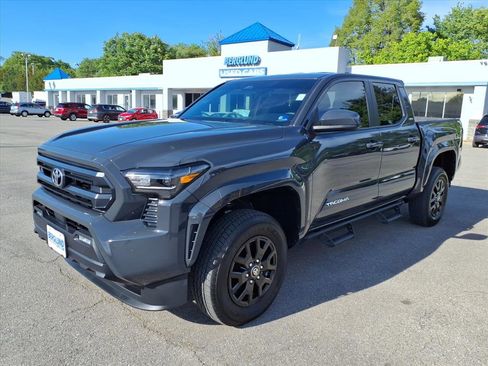 Used 2025 Toyota Tacoma SR5 AWD/4WD image 8