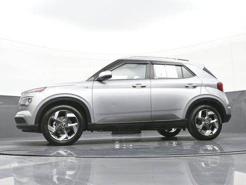 Certified 2023 Hyundai Venue SEL FWD image 43