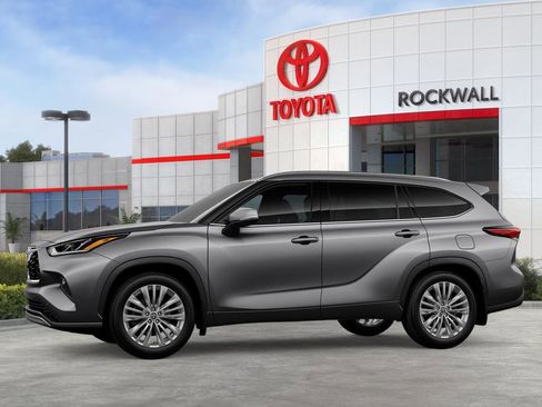New 2026 Toyota Highlander Platinum image 5