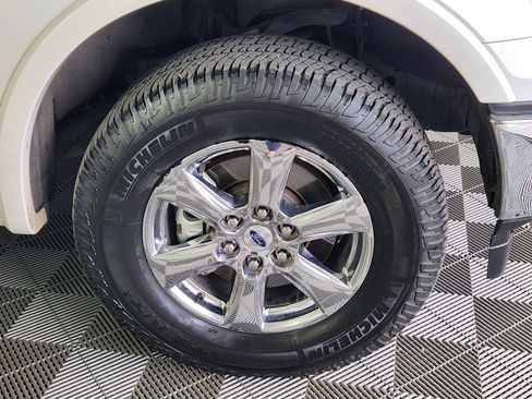 Used 2019 Ford F150 Lariat w/ Equipment Group 502A Luxury AWD/4WD image 9