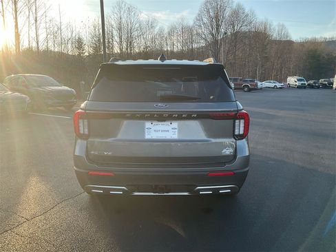 New 2026 Ford Explorer Active w/ Active Comfort Package image 6