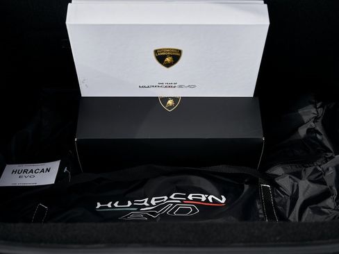 Used 2023 Lamborghini Huracan EVO image 21