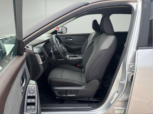 Used 2023 Nissan Rogue SV FWD image 10