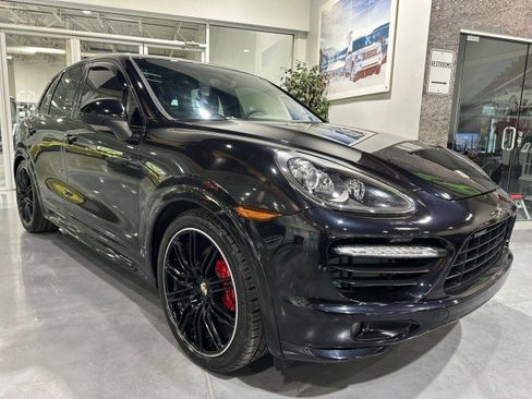 Used 2014 Porsche Cayenne GTS AWD/4WD image 17