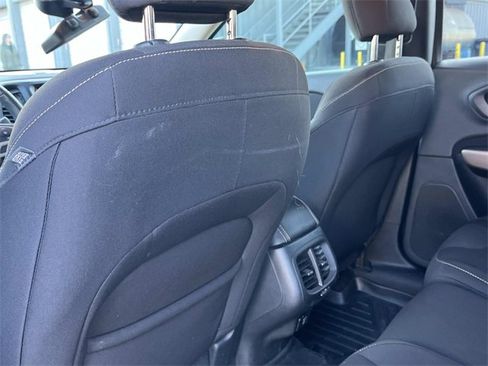 Used 2017 Jeep Cherokee Latitude w/ Safety/Convenience Group image 18