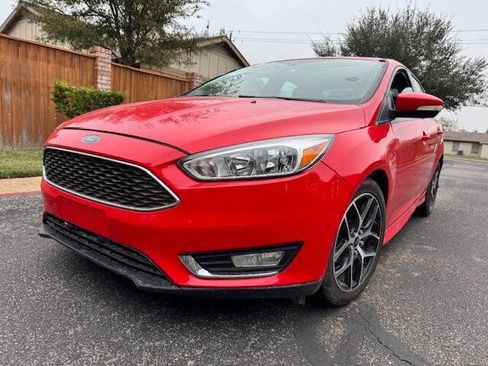 Used 2015 Ford Focus SE w/ SE Sport Package image 2