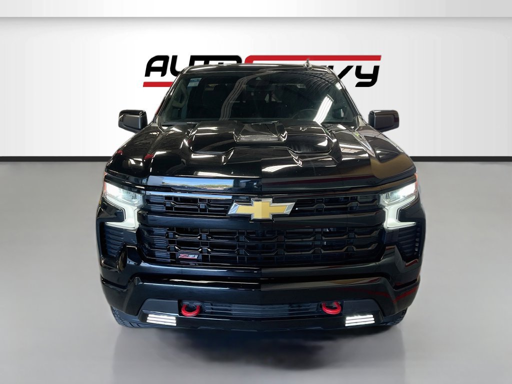 Used 2025 Chevrolet Silverado 1500 LT Trail Boss w/ Convenience Package II AWD/4WD image 2