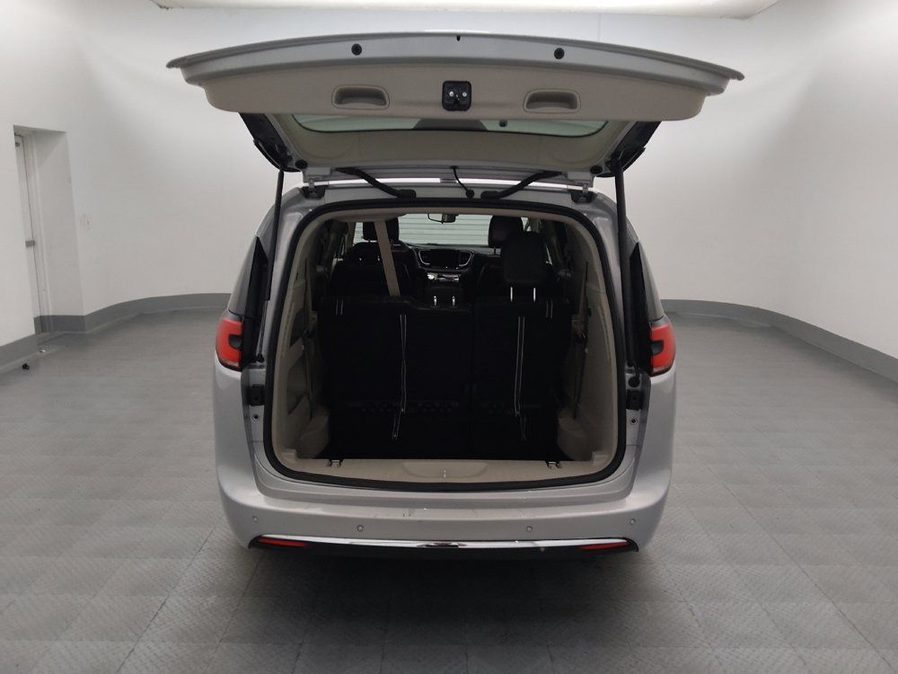 Used 2024 Chrysler Pacifica Touring-L FWD image 29