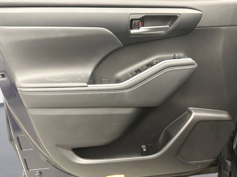 Used 2022 Toyota Highlander XSE image 9