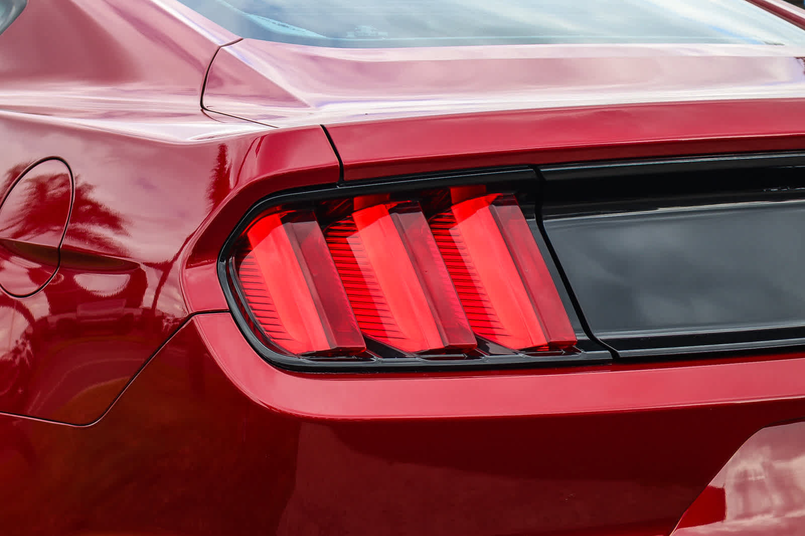 Used 2017 Ford Mustang Coupe RWD image 7