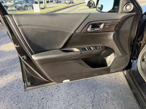 Used 2017 Honda Accord EX-L image 17