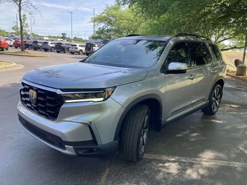 Used 2025 Honda Pilot Touring image 5