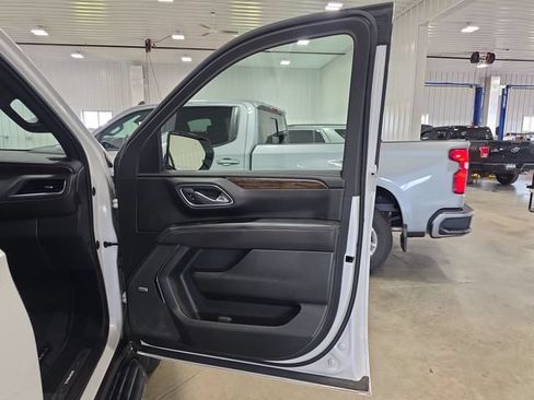 Used 2023 Chevrolet Tahoe Premier AWD/4WD image 36