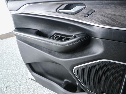 Used 2021 Jeep Grand Cherokee L Limited RWD image 23