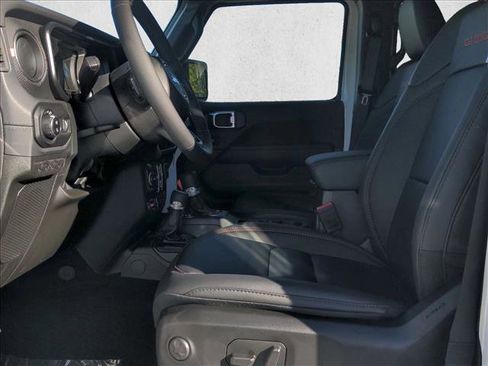 New 2025 Jeep Gladiator Rubicon image 12
