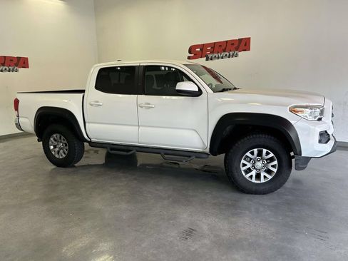 Used 2017 Toyota Tacoma SR5 w/ Tow Package RWD image 2