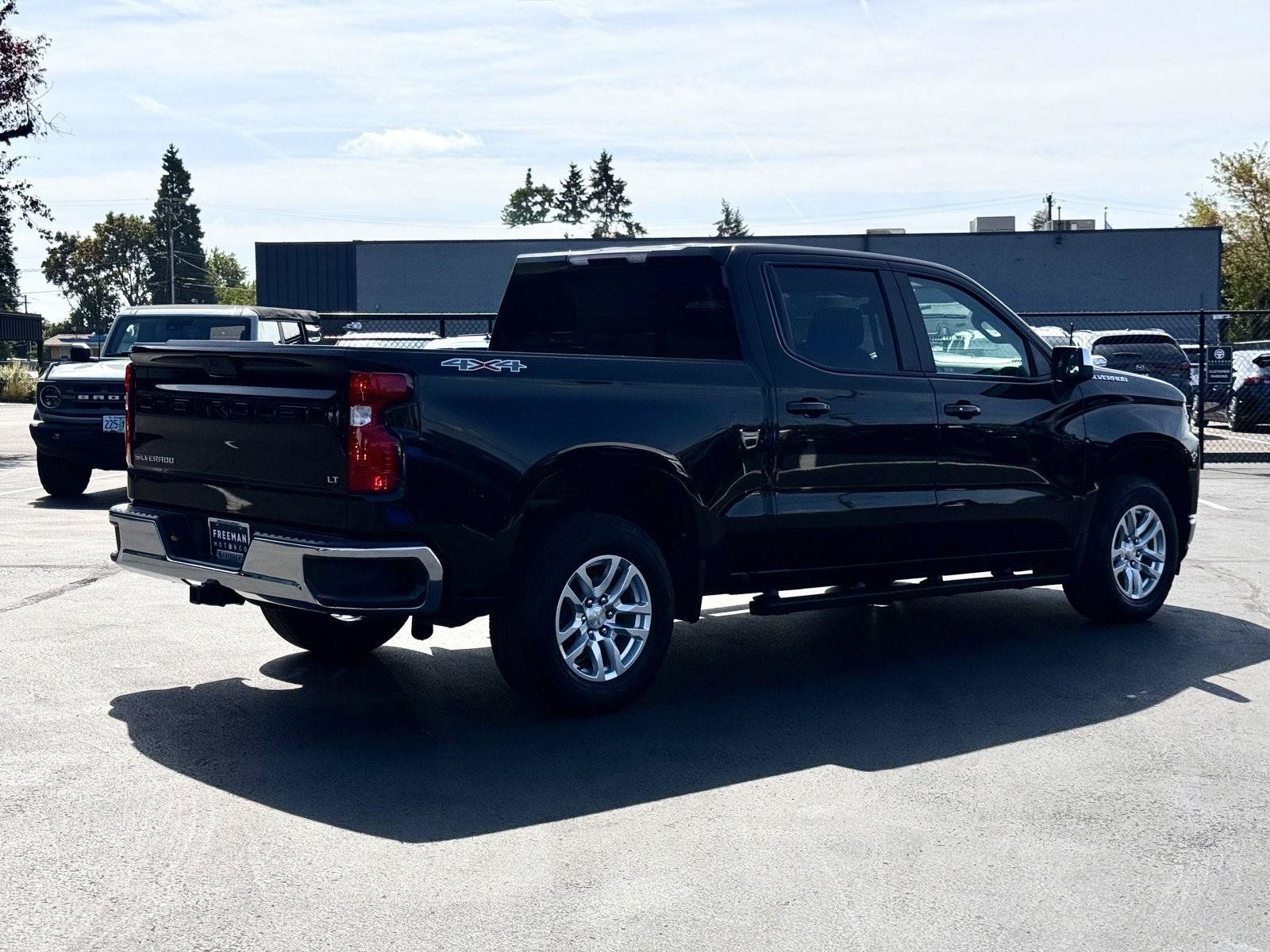 Used 2021 Chevrolet Silverado 1500 LT AWD/4WD image 12