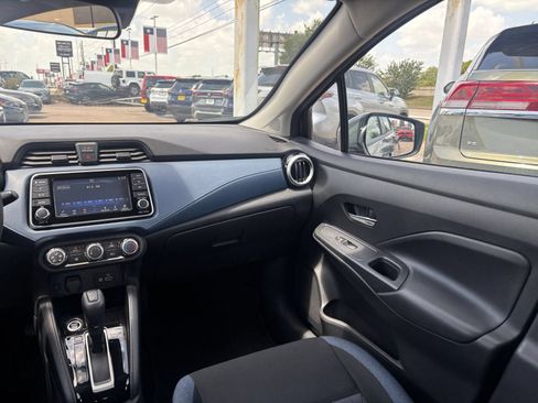 Used 2025 Nissan Versa SV FWD image 32