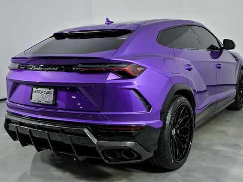 Used 2022 Lamborghini Urus image 12