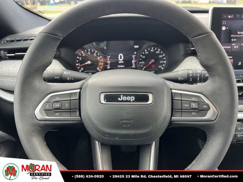 Used 2023 Jeep Compass Latitude AWD/4WD image 17