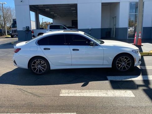 Used 2022 BMW 330i xDrive Sedan w/ Premium Package image 11