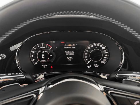 Used 2025 Bentley Flying Spur Plug-In Hybrid AWD/4WD image 26