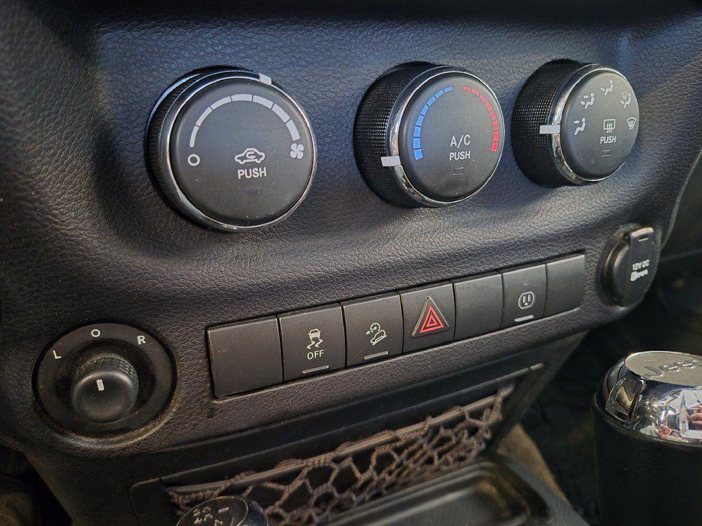 Used 2017 Jeep Wrangler Rubicon w/ Power Convenience Group AWD/4WD image 20