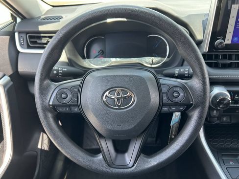 Used 2025 Toyota RAV4 LE AWD/4WD image 24