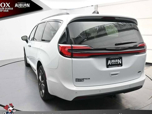 Used 2023 Chrysler Pacifica Touring-L w/ Road Tripper Package AWD/4WD image 15