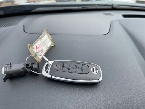 Used 2025 Nissan Rogue SV image 21