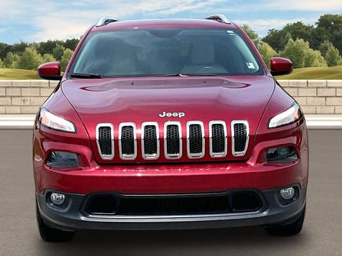 Used 2016 Jeep Cherokee Latitude w/ Comfort/Convenience Group AWD/4WD image 3