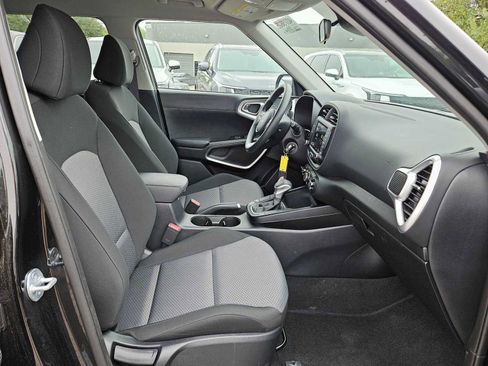 Used 2025 Kia Soul LX w/ LX Technology Package image 19