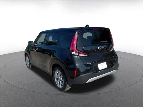 Used 2025 Kia Soul LX w/ LX Technology Package image 11