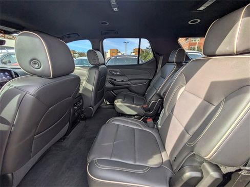 Used 2023 Chevrolet Traverse Premier image 11