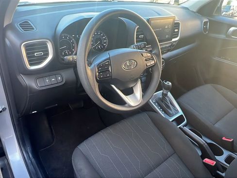 Used 2022 Hyundai Venue SE image 25