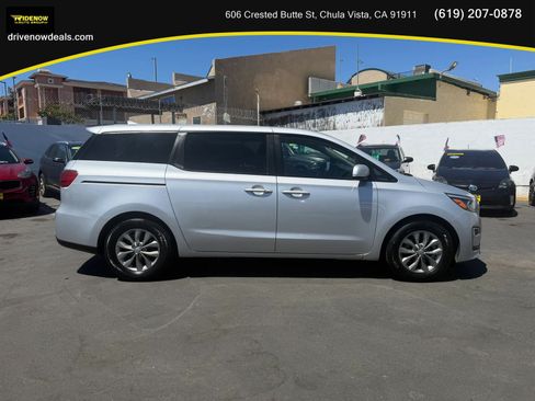 Used 2019 Kia Sedona LX FWD image 4