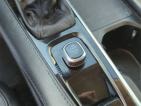 Used 2022 Volvo XC90 T5 Momentum w/ Climate Package image 17