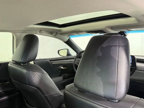 Used 2022 Lexus ES 300h w/ Premium Package image 31