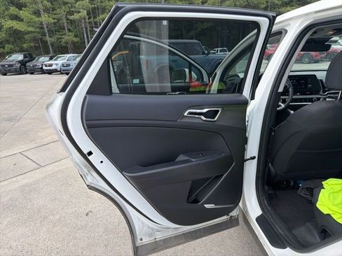 Used 2024 Kia Sportage LX FWD image 15