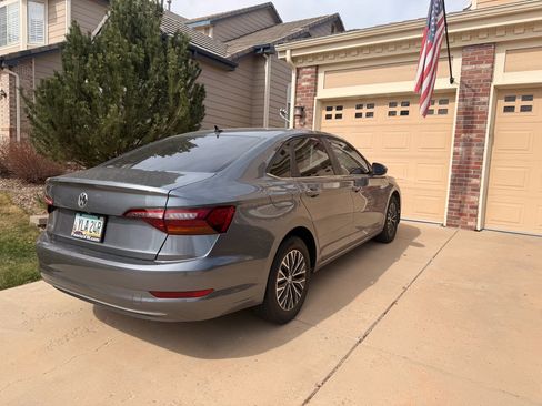 Used 2019 Volkswagen Jetta SE w/ Cold Weather Package image 6