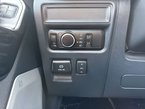 Used 2025 Ford F150 Lightning Platinum image 26