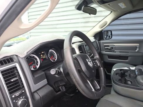 Used 2019 RAM 1500 Classic SLT image 9