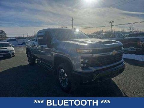 Used 2024 Chevrolet Silverado 2500 Custom w/ Custom Value Package image 4