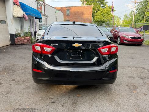 Used 2019 Chevrolet Cruze LT FWD image 10