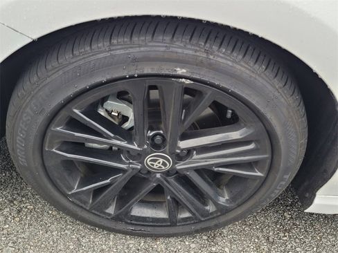 Used 2025 Toyota Camry SE image 3